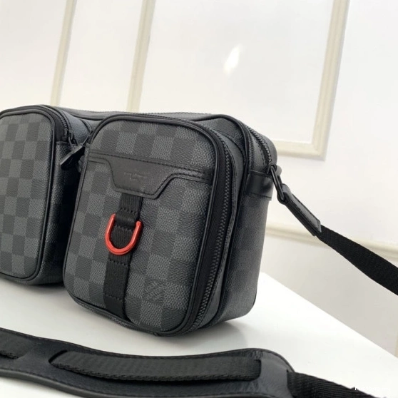 First bag ru MESSENGER LOUIS VUITTON BAG UTILITY 0815